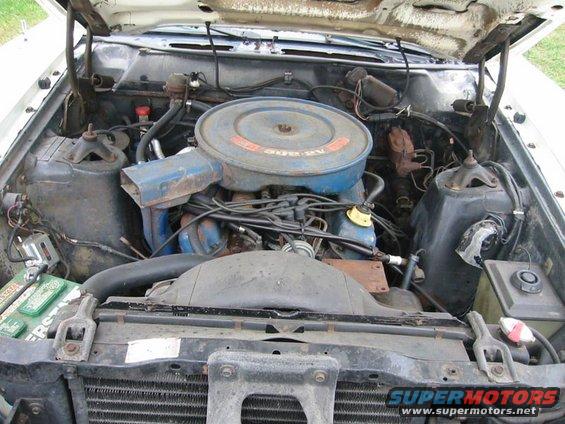 1971 Ford Ranchero engine bay with blue air cleaner and V8 markings