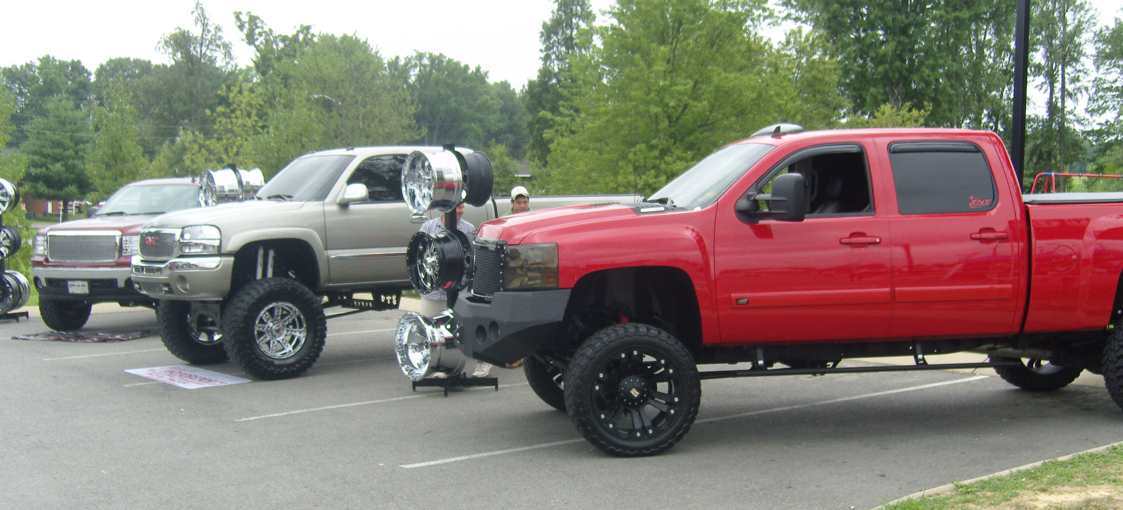 lifted trucks