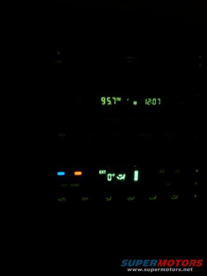 Digital display showing 95.7 FM, 12:07, and EXT 0 degrees