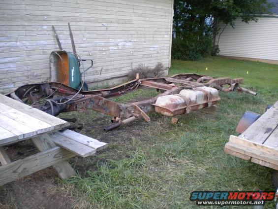 rusted truck frame with dual fuel tanks
