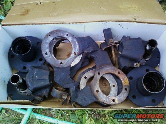 dana-44-parts-2.jpg Spindles, hubs, rotors, calipers, and brake mounting brackets.