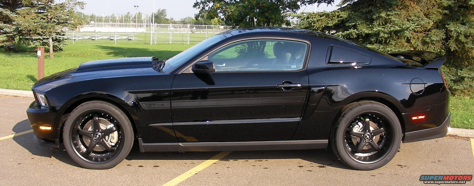 2011 Ford Mustang photo