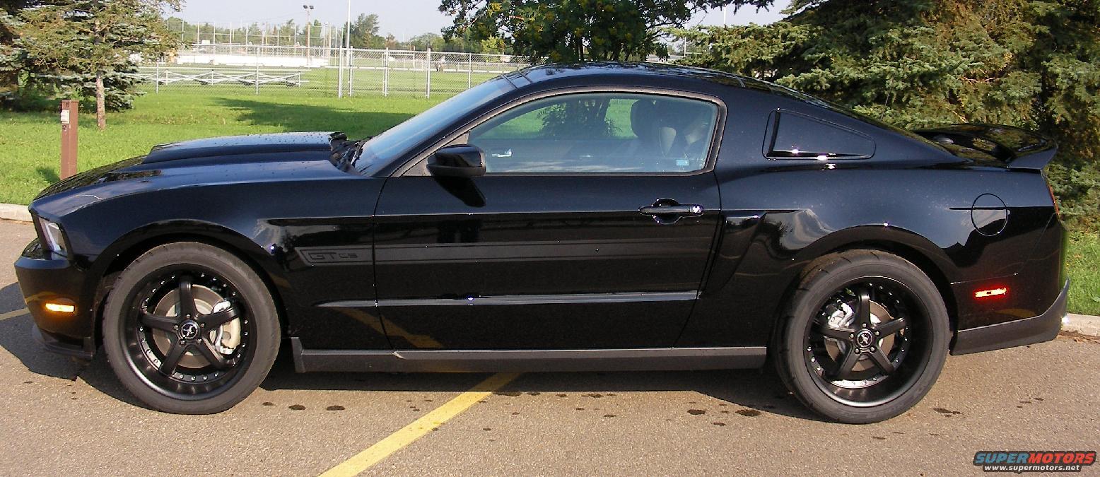 2011 Ford Mustang photo