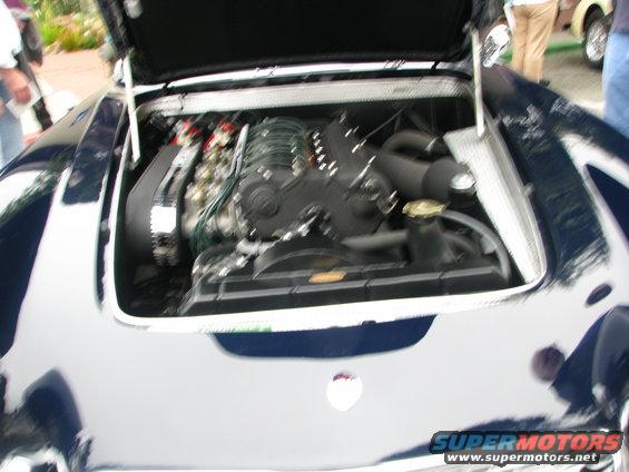 Engine bay of a dark blue car with a V8 engine