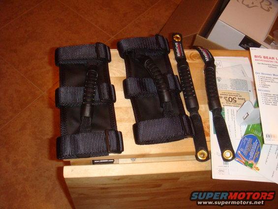 Black grab handles and straps with "MasterCraft" text