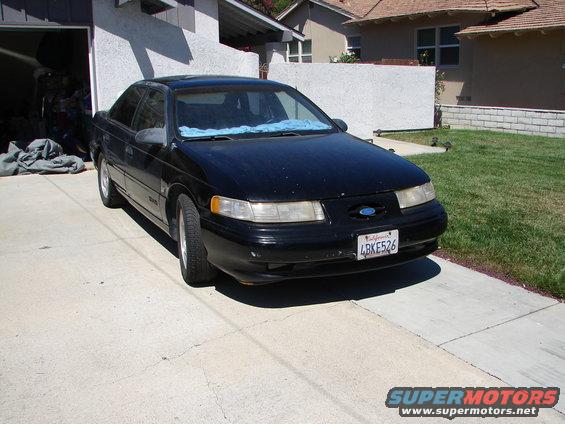 1992 Ford Taurus sedan, front 3/4 view, black. California license plate 4BKE526