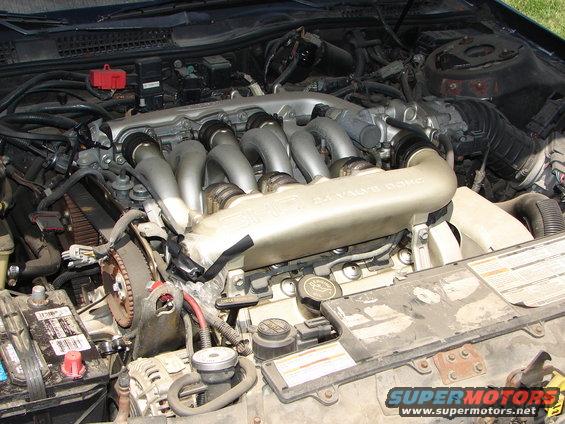 Ford SHO 3.0L V6 engine with dual overhead cams and intake manifold