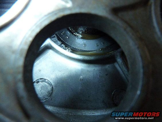 p1020889.jpg Leaky seal...