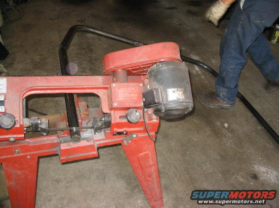 This bad boy band saw auto cuts .. very trick ... put it in and clamp it down..spring load on the blade does the rest