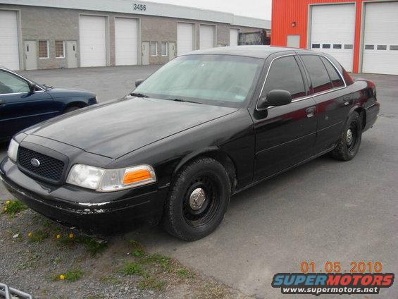 Black 2000 Ford Crown Victoria sedan, 3/4 front view