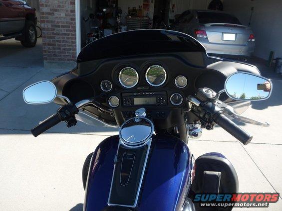 2007 Harley-Davidson Electra Glide Clsc dashboard with gauges and radio