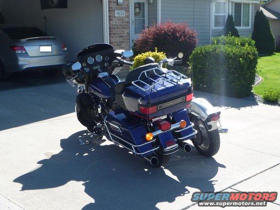 2007 Harley-Davidson Electra Glide Clsc parked in driveway