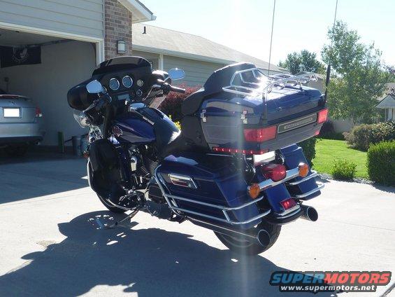 Blue 2007 Harley-Davidson Electra Glide Clsc motorcycle parked in driveway, rear 3/4 view