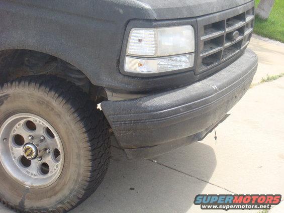1992 Ford Bronco front fender, headlight, grille, and bumper detail
