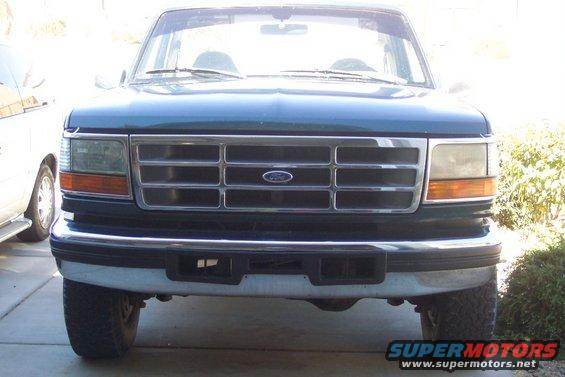 1995 Ford Bronco front view, showing grille and headlights