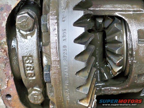 Close-up of differential gears with DANA 37259 A3D5 and date 10 25 78 stamped on the ring gear