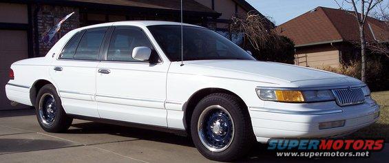 White 1994 Mercury Grand Marquis 3q-front view