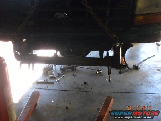 front-hanger-tached-in-place.jpg 