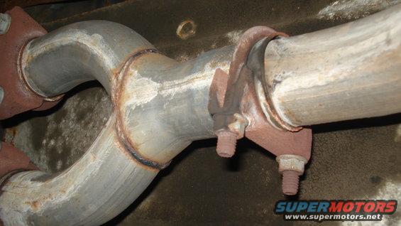 Exhaust pipe connection with rusty clamp and bolts
