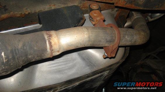 Exhaust pipe with rusty hanger and clamp