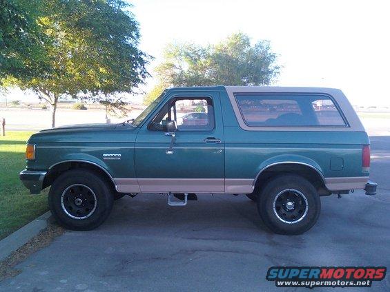 bronco2.jpg Pretty much as I bought her, only change that you can see is the side step.  What you can't see is the F-250 Bench seat and MSD ignition