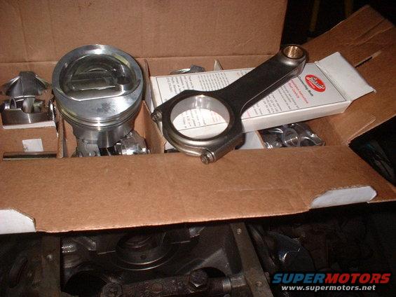 dscf0082.jpg KB pistons, 20 cc dish, Scat H-beams, 6.49" ctr/ctr, .975" pin. Pistons & rods weight matched then balanced.