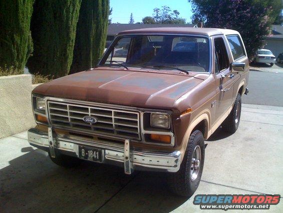 Brown 1986 Ford Bronco, 3q-front view