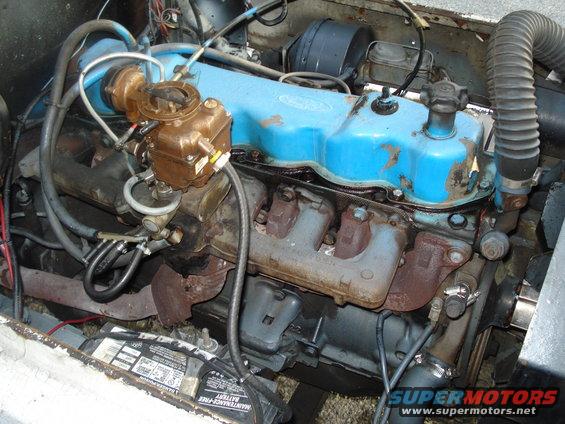 Ford V8 engine with blue valve covers and a carburetor