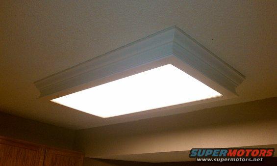 Recessed rectangular ceiling light fixture with decorative trim