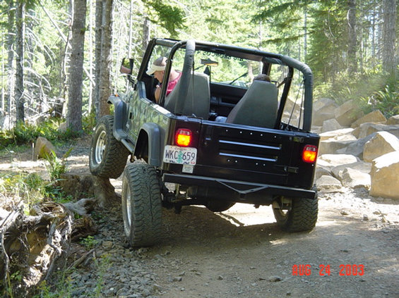 wheeling-wfrank-82403-074.jpg Frank playing on a stump