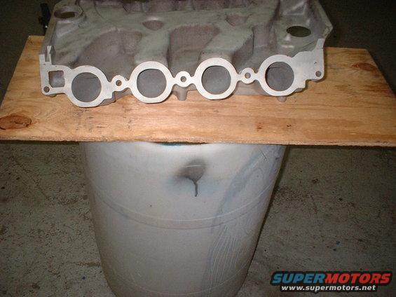 Intake manifold with four circular ports