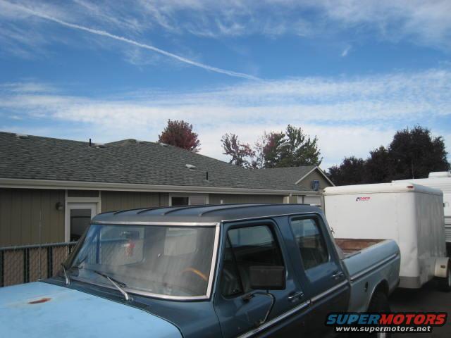 1976 Ford F-250, blue, 3q-front view, towing trailer