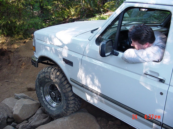 wheeling-82403-franks-pics-102.jpg Mark eyeballing his front tire