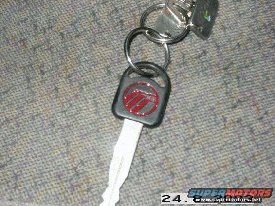 pict0023.jpg Vinyl lining on the key indention... looks pretty good.