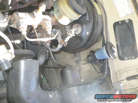 1986 Toyota Land Cruiser brake master cylinder and booster assembly
