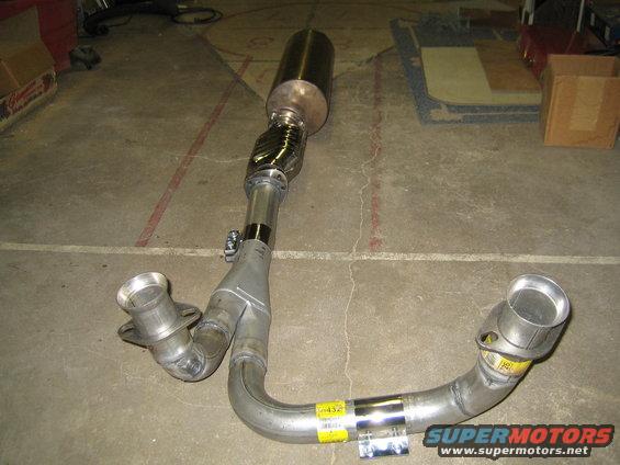 Exhaust y-pipe with two outlets and a flange connection