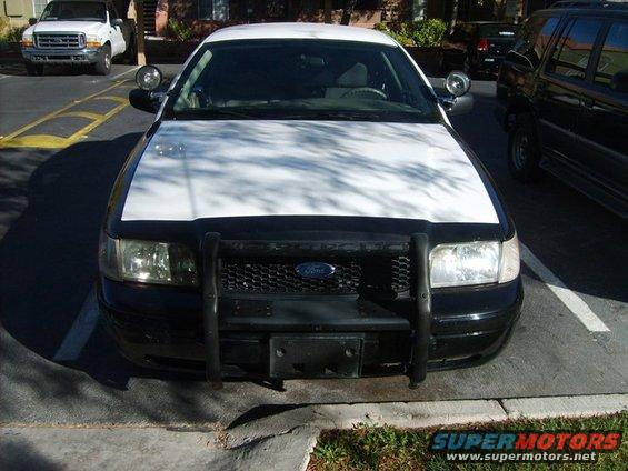 2004 Ford Crown Victoria police car front view with push bumper