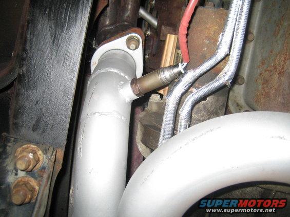 Exhaust pipe with oxygen sensor and heat-wrapped wires