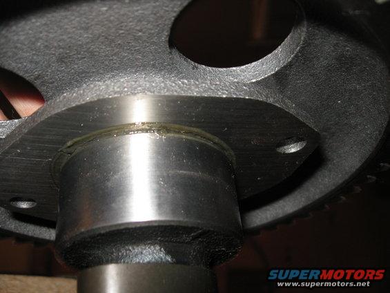 img_3066.jpg An underside view of how snug the cam is up against the thrust plate.  The spacer ring is the only thing keeping them from touching.