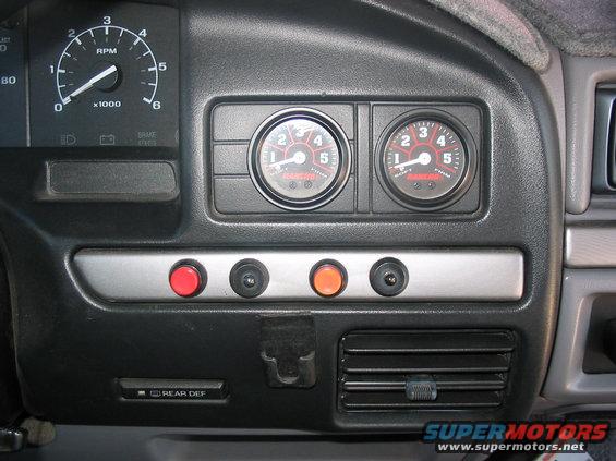 100_0097.jpg Console for Rancho RS9000's. Red buttons run two compressors located under the truck.  The black ones deflate.