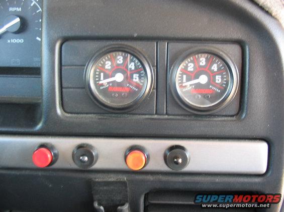 100_0098.jpg Close-up of air shock control console.