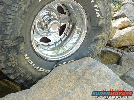 wheeling-82403-franks-pics-061.jpg The tire didn't even sweat this fold....