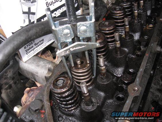 img_3162.jpg New Comp spring compressed and in place.