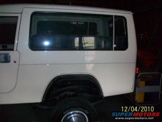 1986 Jeep Wagoneer side profile showing rear passenger door and window