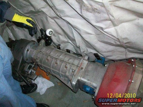 Transmission with a white shifter knob showing gear pattern