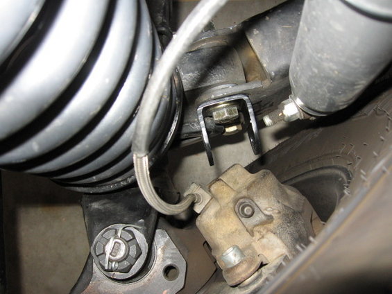 upper-and-lower-mounts-013.jpg all clear, nothing will touch so it's on to the upper mount which are the 2 larger pieces of angle shown in 003.jpg above.  Those need trimming first, then just like the lower a   U  bracket will be welded to them, and then the whole piece gets welded to the side of the upper shock tower.