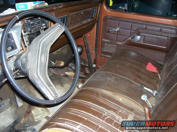 100_1927.jpg de-luxe interior