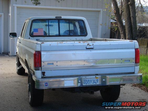 White 1987 Ford F-250 pickup truck rear view, showing chrome bumper and license plate 3S59349