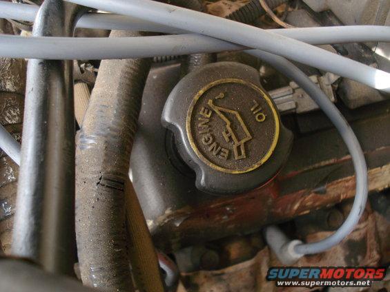 Engine oil cap with text 'ENGINE OIL' and an oil can graphic