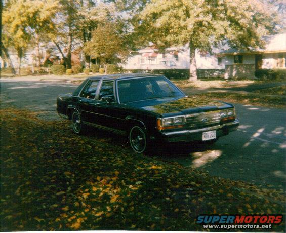 36.jpg Emma II; dk. blue 1990 Ford Crown Victoria